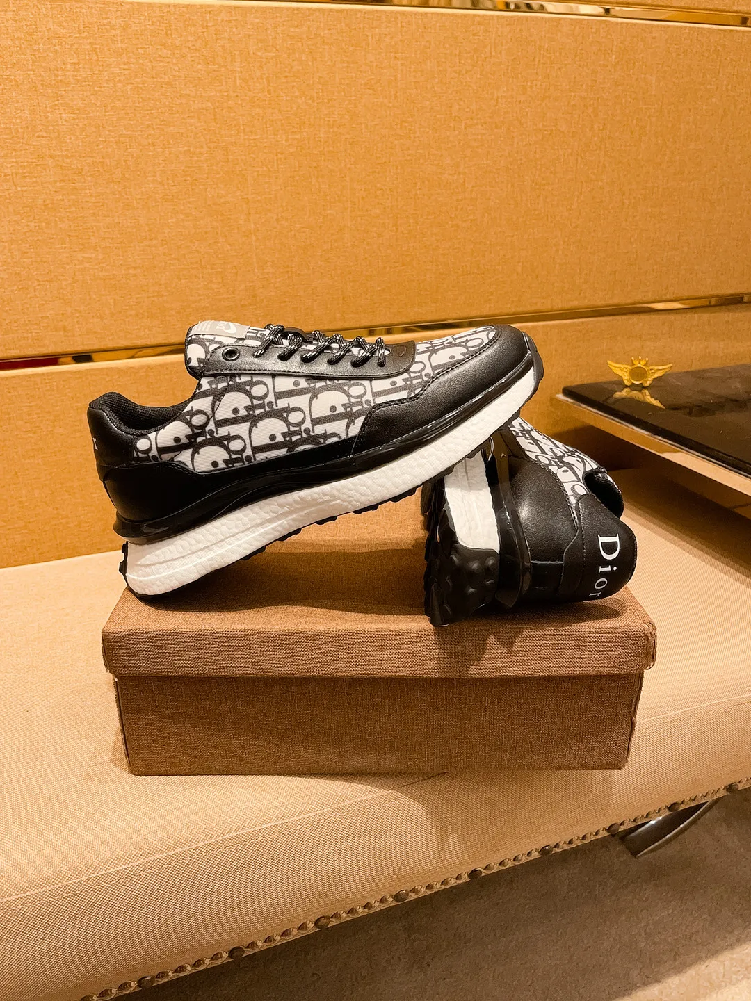 Men's shoes💰 460💰👍【Dior】🔥🔝High-end brand of men's shoes Official website 1:1 latest masterpiece: The upper is made of Italian imported first-layer cowhide🔥Official website original special technical cloth fabric matching🔥Original comfortable and breathable lining➕Original designated anti-slip outsole🔥Make walking more convenient and comfortable! An exclusive new model, a stunning work, a beautiful 1:1 replica [color] compared to the official quality! Create a fashionable personality to set off your uniqueness! A must-have for trendy men! 🔥, sizes: 38-44. color:.     2⃣️colors available🔥